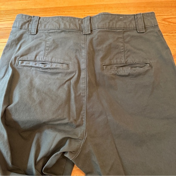 GAP straight up khaki in army green size 6 - Picture 5 of 6